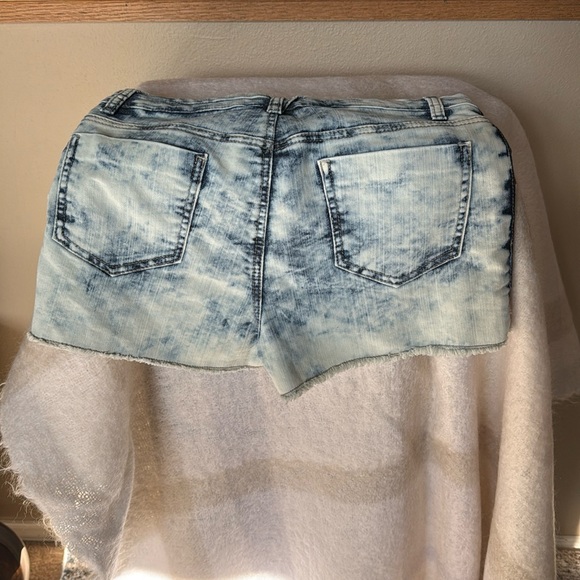 Mission Sorts denim - Picture 2 of 4